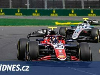 První triumf Staňka ve formuli 2! Vyhrál sprint v Austrálii po penalizaci soupeře