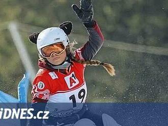 Byť snowboardistka Keclíková spadla, oslavila juniorské světové stříbro