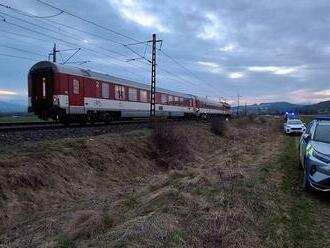 Tragédia na železnici. Ženu s dieťaťom v náručí zrazil vlak