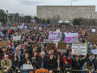 V Bratislave a Košiciach opäť protestovali proti vláde tisíce ľudí. Žiadali slobodu médií