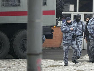 Navaľného tím pred jeho pohrebom čelil ťažkostiam. Na mieste hliadkuje polícia