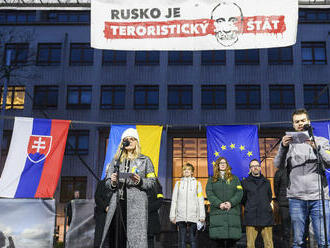 Tisícky ľudí protestovali v Bratislave proti krokom vlády v zahraničnej politike