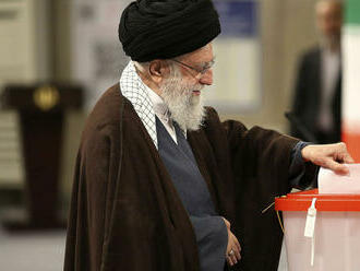 V Iráne sa začali parlamentné voľby, očakáva sa nízka účasť