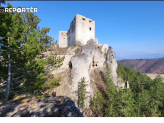 Čarovné miesto plné histórie, ktoré stojí za to navštíviť. Výhľady z hradu na Považí sú na nezaplatenie