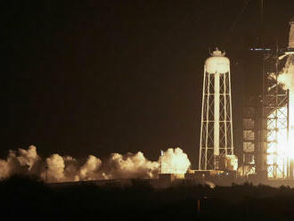 Raketa firmy SpaceX so štvorčlennou posádkou odštartovala k ISS
