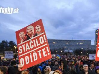 Tisícky ľudí sa zúčastnili na proteste proti krokom vlády v zahraničnej politike