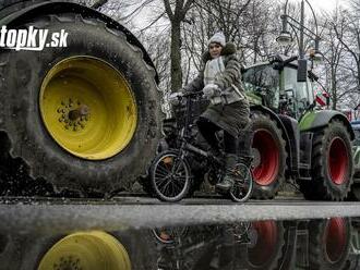 Poľskí farmári opäť v uliciach! Zablokujú hraničný priechod na Orave: Polícia upozorňuje na obmedzenia