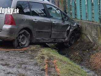 Dráma pri Bardejove: Len 15-ročný tínedžer mal autonehodu! FOTO Dve promile a auto na šrot