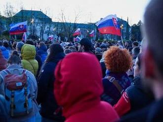 Spojme sa za Slovensko: Na bratislavskom námestí sa zhromaždili tisícky ľudí na podporu Ivana Korčoka!