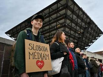 Stovky nespokojných občanov protestovali proti zmenám v RTVS: Čo vnímajú ako najväčší problém?