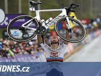 Podle očekávání, přesto velkolepě. Van der Poel potřetí ovládl Kolem Flander