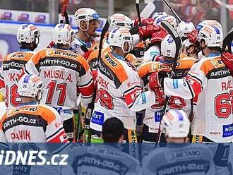 Pardubice - Litvínov 2:1. Favorit tak dlouho tlačil, až otočil, rozhodl bek Vála