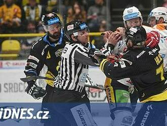 ONLINE: Litvínov - Pardubice 3:5. Čtyři góly ve druhé třetině a favorit otáčí