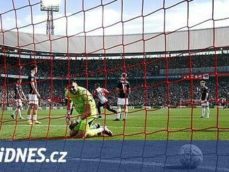 Ajax a další dno. Od Feyenoordu schytal největší debakl, šéfa podezírá z podvodu