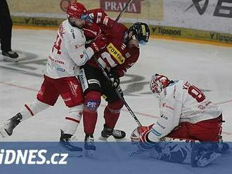 Sparta - Třinec 2:3. Série se vrací do Slezska, domácí stíhací jízdu nedotáhli