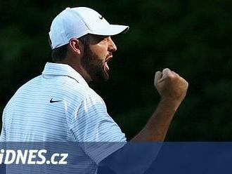 Golfista Scheffler jde do finále Masters v pozici lídra, Woods se výrazně propadl