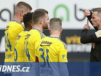 Jablonec - Zlín 0:0, hosté nevystřelili, přesto v deseti vyválčili bod