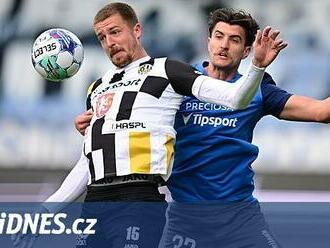 Liberec - Hradec Kr. 0:0, žádné góly, jen tyč Vašulína. Hosté počtvrté neprohráli