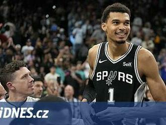 Hvězdný nováček Wembanyama si zahraje se Spurs dva zápasy NBA v Paříži