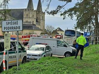 Tragédia v Spišskom Podhradí: Autobus zrazil mladých veriacich, hlásia tri mŕtve dievčatá a sedem zranených