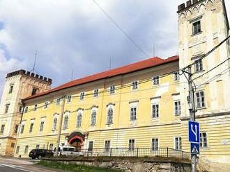 Slávny biskupský kaštieľ opeknie. Mesto získalo milióny eur na jeho opravu