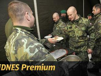 Stát nakoupil potraviny pro vojáky. Třikrát dráž než armáda sama