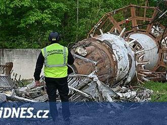 Rusové zničili televizní věž v ukrajinském Charkově, část šla k zemi