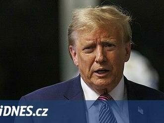 Trump zosnoval spiknutí a pak lhal a lhal, tvrdí obžaloba o platbě pornohvězdě