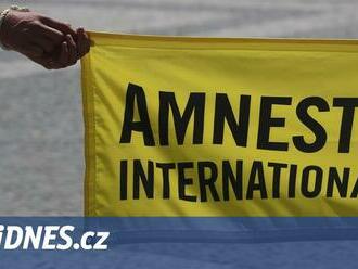 Nenávist vůči Ukrajincům, segregace Romů. Amnesty International kritizuje Česko