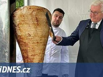 Steinmeier si v Praze může zlepšit reputaci. Poškodil mu ji döner v Turecku