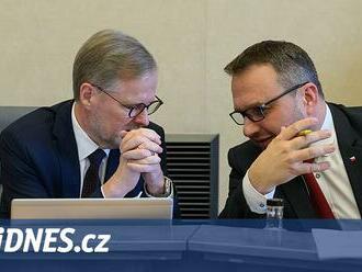 Vláda schválila důchodovou reformu. Do penze má pustit mladší lidi později