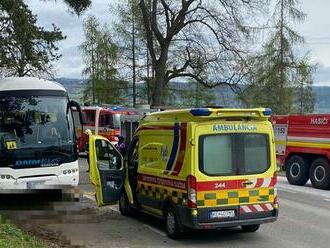 Tragédia v Spišskom Podhradí: Autobus zrazil mladých veriacich, hlásia tri mŕtve dievčatá a sedem zranených