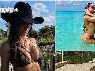 Sexi KOVBOJKA v hadej koži: Kardashianky PROVOKUJÚ v dovolenkovom raji boháčov!