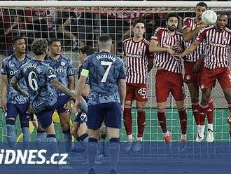 Olympiakos vyřadil Aston Villu a ve finále Konferenční ligy vyzve Fiorentinu