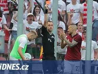 Nejvíc červených v Evropě, přesto má Sparta titul na dosah. Bude jako Paříž?