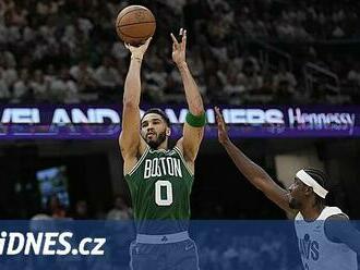 Mitchellův skvělý výkon na Boston nestačil. Dallas opět zvítězil