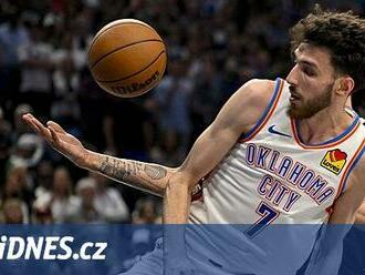 Boston má mečbol. Mladé hvězdy Thunder obrátily závěr v Dallasu