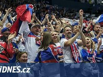 Lepší atmosféra než v NHL. Fanoušci tu hokejem žijí, pochvalují si Slováci