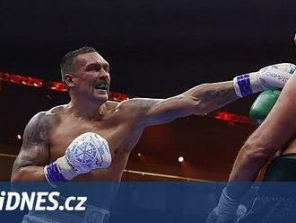 Ukrajinec Usyk je absolutním mistrem světa těžké váhy. V Rijádu porazil Furyho