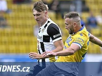 Teplice - Hradec Kr. 0:1, hosté slaví i v deseti, rozhodl žolík Koubek