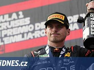 Těsně, ale přece. Verstappen zvítězil v Imole po souboji s Norrisem