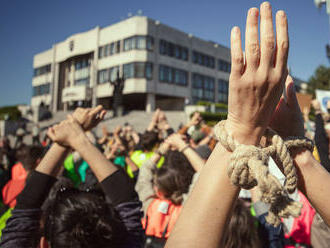 Kultúrna obec protestovala pred parlamentom: Zastavme zvrátenú ideológiu