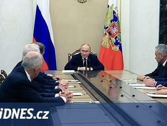 Putin ukázal všechny šéfy vojenských okruhů, poprvé za války na Ukrajině
