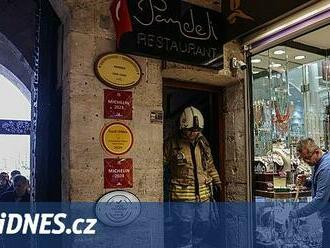VIDEO: V Istanbulu vzplála Atatürkova oblíbená restaurace, oheň zasáhl i bazar