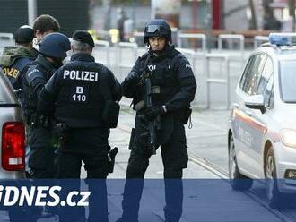 Rakouská policie překazila útok 14leté islamistky, chtěla použít nůž a sekeru