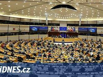 Za Česko chtějí do Bruselu i Slováci a Němec, šanci má až osm stran