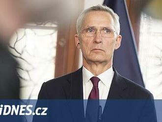 NATO by mělo hrát větší roli v pomoci Ukrajině, řekl Stoltenberg