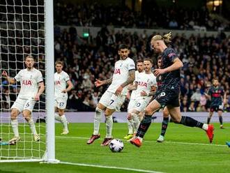 Arsenal už môže iba dúfať. Jeho mestský rival mu nepomohol, City majú obhajobu titulu vo vlastných rukách