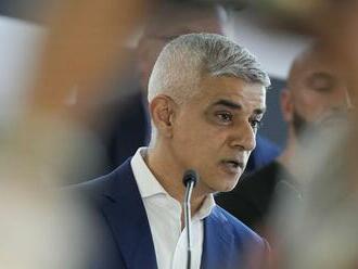 Labourista Sadiq Khan bol tretíkrát po sebe zvolený za starostu Londýna. Ide o rekord