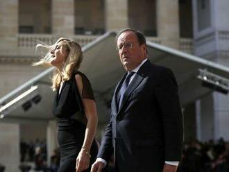 Vydražili skúter, na ktorom francúzsky prezident tajne jazdil za milenkou. Kto ho kúpil a čo s ním urobí?